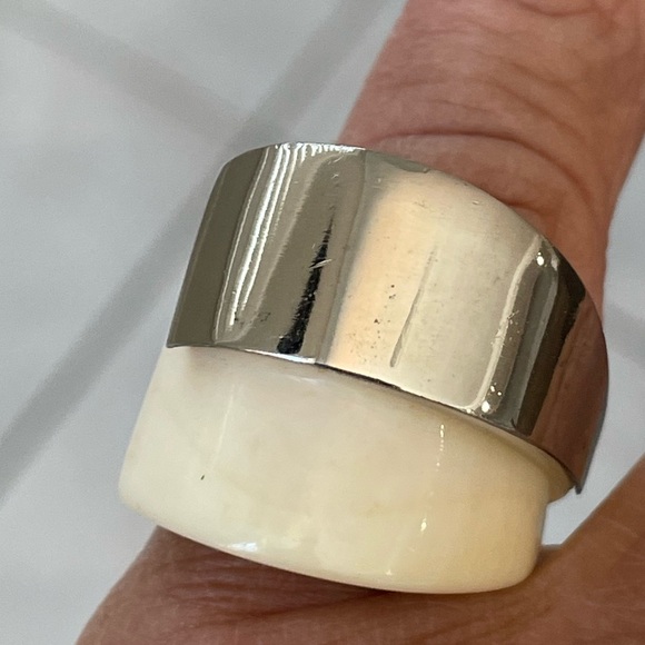 Vintage Ivory or bone ring - Picture 2 of 7
